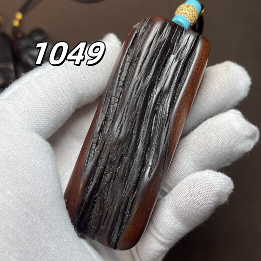 Handle piece lightning strike wood lightning strike jujube wood lightning strike carbonized pattern one thing one picture thunder fine particles thunder light jujube wood pendant thunder 1049