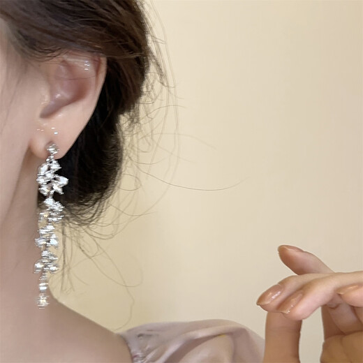 Nianfu S925 silver needle earrings, small earrings, versatile, high-end, long Mid-Autumn Festival gifts for girls, 925 silver needles, long tassels