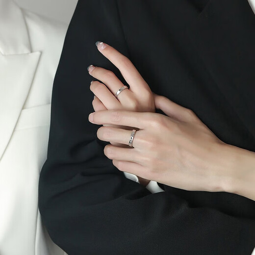 Lao Fengxiang Platinum Glacier Couple Ring Platinum Engagement Ring for Men and Women Commemorative Gift for Girlfriend and Wife's Birthday Platinum Glacier Couple Ring