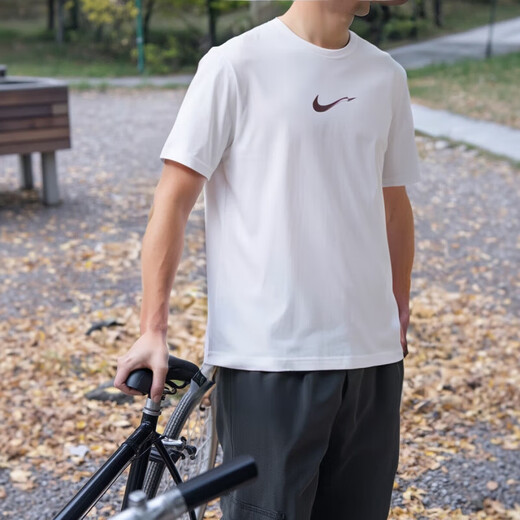 Nike (Nike) Kurzärärmelte T-Shirt 2025 Sommer Neue Hyverse-Dri-Fit-Männer, die schnell trocknend halb geärbt