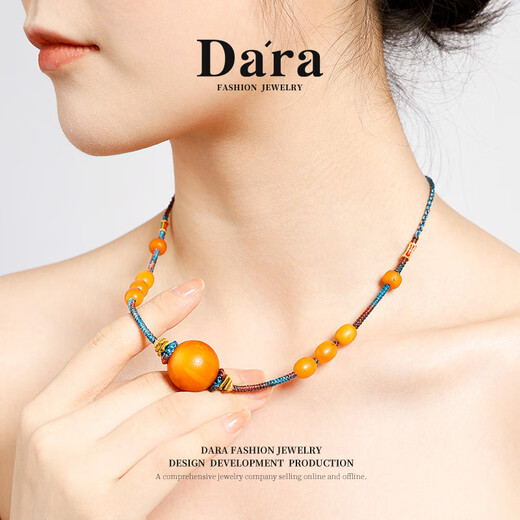 Dara natural beeswax pendant Russian chicken oil red old wax transfer ball bead necklace pendant practical Chinese Valentine's Day gift for girlfriend