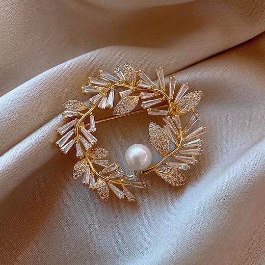 Ao Yan Lai Pearl Brooch Women's Scarf Button 2025 New Trendy Niche Design Decorative Accessories Gold