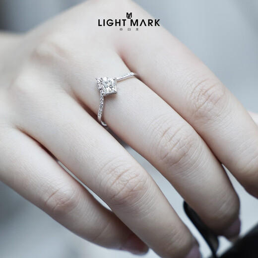 Small white light (light mark) LightMark small white light 18K gold diamond ring V-shaped arm princess diamond F-G color_SI clarity ZJRW001414 main diamond 50 points