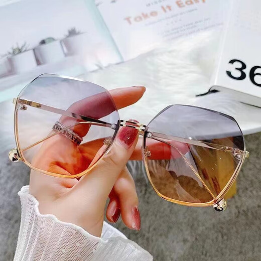 2025 Nouvelles lunettes de soleil pour femmes sans bord coupées pour femmes pour les femmes de la célébrité Internet Protection solaire Lunes de conduite Round Fomes Trendy Femmes 9902 Top bleu et rose inférieur [Boîte en verre + tissu miroir]