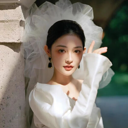 Hand-grabbing yarn puffed yarn piled yarn bride styling headdress hair accessories wedding accessories photo studio photo travel photography white hand-grabbing yarn 60cm-80cm