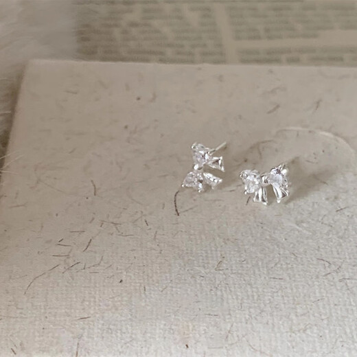 Love for Two Worlds Pink Bow S999 Pure Silver Earrings for Women with Ear Piercing, Light Luxury, Small and Sweet, Temperament Pure Silver Earrings and Earrings, Whole Body S999 Pure Silver, Pink Pair