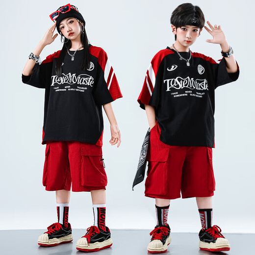 Xinkepaier Children's Street Dance Kostüme für Jungen Hipphop Anzüge Hip Hop Street Modekleidung für Jungen und Mädchen auf der Straßenshow zweiteilige Set = A679 Black Short Sleeves + B383 Rote Shorts 140 Größe Empfohlene Höhe 135 cm