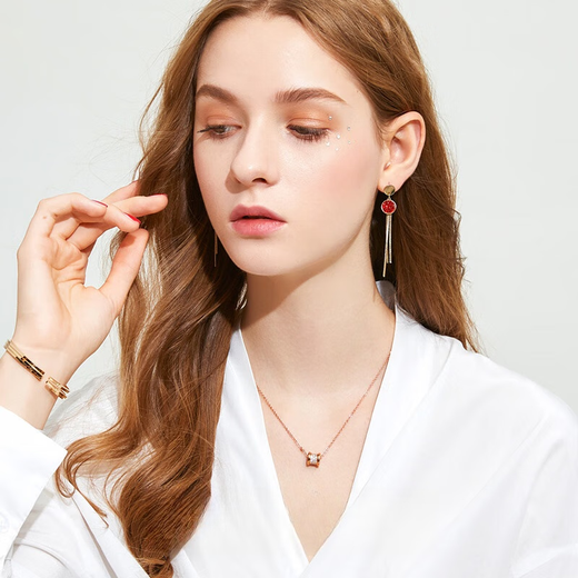 CAOX baby's breath small waist necklace girls ins light luxury niche design clavicle chain internet celebrity temperament 18K color gold pendant versatile silver