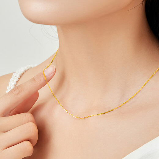 Lao Fengxiang 18K gold necklace O-shaped simple and versatile plain chain women's fashion accessories for girlfriend's birthday and Valentine's Day gift, about 0.6g