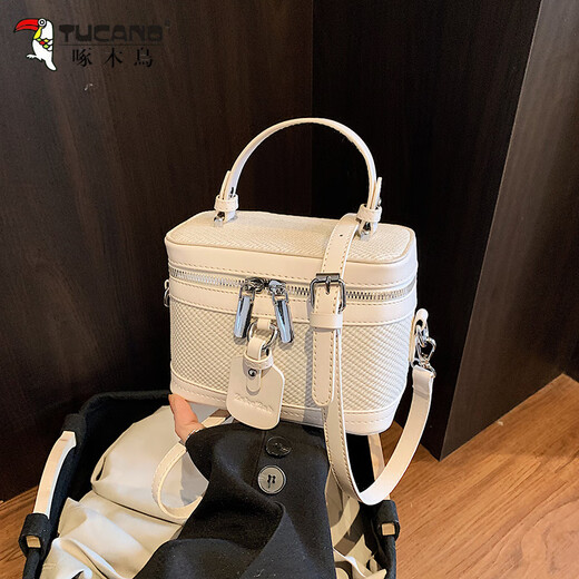 Woodpecker-sensing bag for women 2025 new trendy box small bag popular texture commuter one-shoulder crossbody bucket bag black