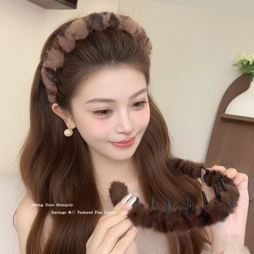 Korean retro leopard print toothed plush hair hoop for women anti-slip face wash hairpin makeup hair accessories headband 2024 autumn and winter leopard print plush toothed hair hoop 3 mixed colors