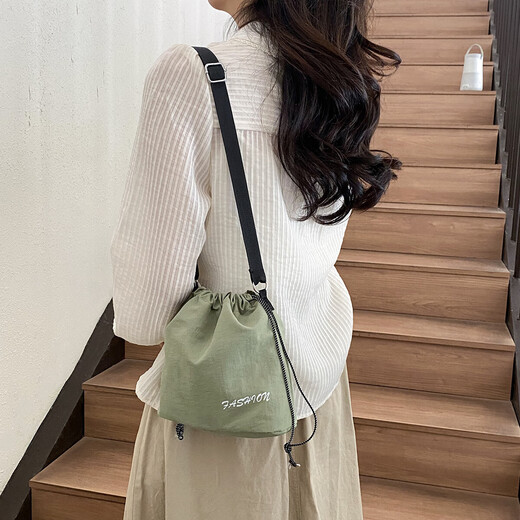 双肩包男抽绳超薄新款时尚潮流可折叠斜跨背包情侣个性纯色小书包 绿色