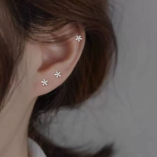 Pupan Lao Phoenix sterling silver 9999 small flower earrings for ear piercing, versatile mini small earrings for women to sleep without removing earrings, mini small flower pair, Lao Fengxiang's same style