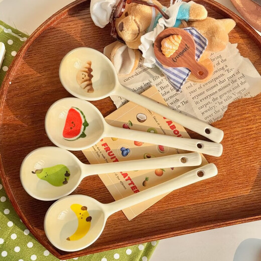 Four spoons of fruit croissant spoons with ceramic underglaze color, cute girly heart handles for home use, high appearance and super good-looking fruit croissant--spoons, one in each of the four colors