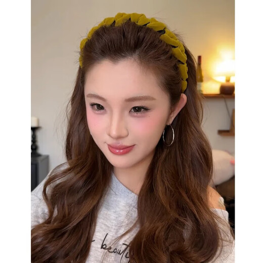 Autumn and winter twist velvet three-dimensional hair hoop for women 2025 new thickened twisted tooth comb high skull headband temperament hairpin 1 red thickened velvet twisted hair hoop 1