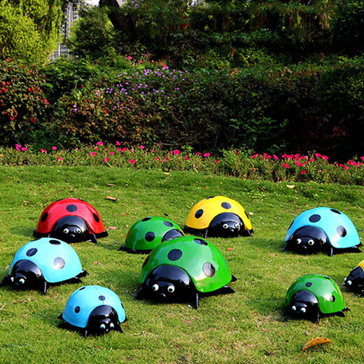 Simulation seven-star ladybug steel courtyard lawn park square luminous beetle floor landscape green sculpture simulation animal yellow beetle trumpet