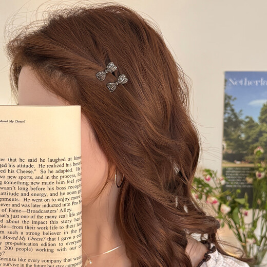 Two Worlds of Joy small rhinestone bow side duckbill clip hair clip high-end forehead broken hair clip mini bangs clip hair accessories small bow hair clip 2 pieces