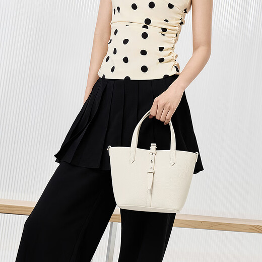 CHARLES/KEITH25 autumn new product simple commuter portable bucket cabbage basket pack Chinese Valentine's Day gift CK2-10151518 Cream milk white S