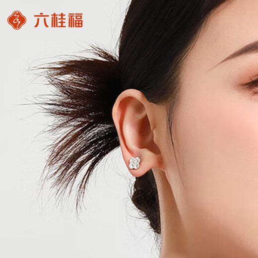 LIU GUI FU JEWELRY four-leaf clover platinum earrings 2025 new simple and versatile ear piercing earrings niche high-end gifts for girls 2.6g four-leaf clover platinum earrings