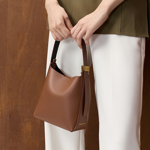 Charles/Keith25 Herbst Neues Produkt Saug-Einkaufstasche Handheld Mutter und Kinderschaufel Beutel Geburtstagsgeschenk CK2-10782671 Schokoladenschokoladenfarbe s