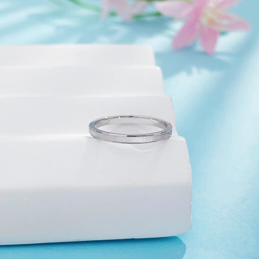 Lao Fengxiang platinum fixed mouth cat's eye plain ring simple and versatile plain ring platinum jewelry white gold about 2.5g ring number 13