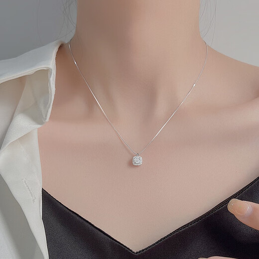 Yuebu quality platinum pendant French jewelry sugar cube PT950 platinum gold necklace for women light luxury mass sugar cube platinum gold
