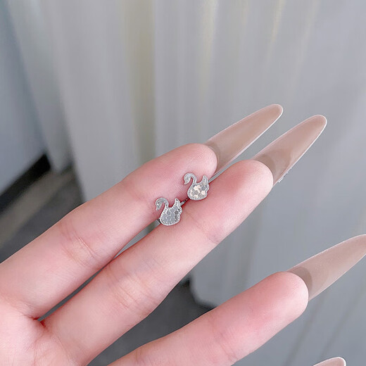 Beijing Gold Trading Center Co., Ltd. Platinum Earrings Pure White Swan Foot Platinum Earrings for Wife’s Birthday Gift Mid-Autumn and Valentine’s Day Approximately 1.99g