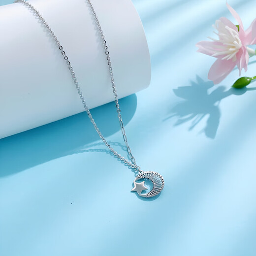 Fat Donglai Fat Donglai same style platinum pt950 star and moon necklace MONTSTAR water shell jewelry direct purchase PT950 flash broken 4.70g