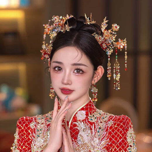Sanqihu Xiuhe clothing phoenix crown headdress Xiuhe bride Chinese style 2025 new gold red simple atmosphere wedding dragon and phoenix gown with Begonia sense