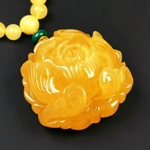 Hupai, one thing, one picture, one certificate, natural beeswax pendant, women's necklace, sweater chain, peony flower necklace, chicken fat yellow, pendant, 11.53g, 32*34*18.5mm