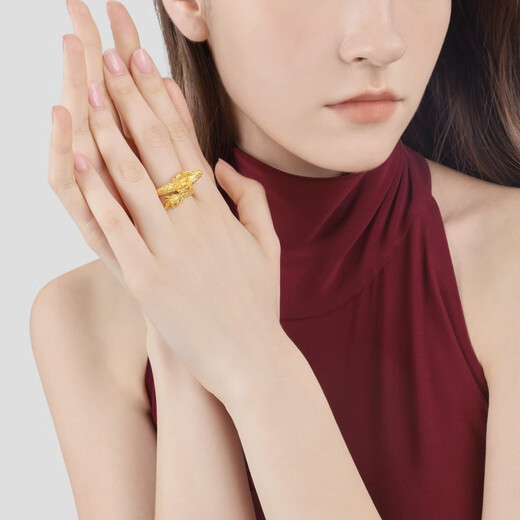 Chow Sang Sang Xianglong gold ring Shengsheng Youxi solid gold wedding ring open ring wedding three gold 94542R price 13.49 grams (including labor cost 400 yuan)