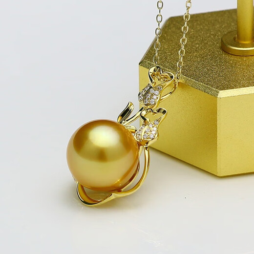 Fuwu Tulip 18K gold with diamonds, perfect round flawless South Sea gold bead pendant, rich gold seawater pearl pendant