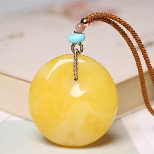 Nine-color cloud chicken oil yellow beeswax pendant amber safety buckle for men and women couples trendy 2025 princess buckle necklace pendant beeswax princess buckle BZ8620