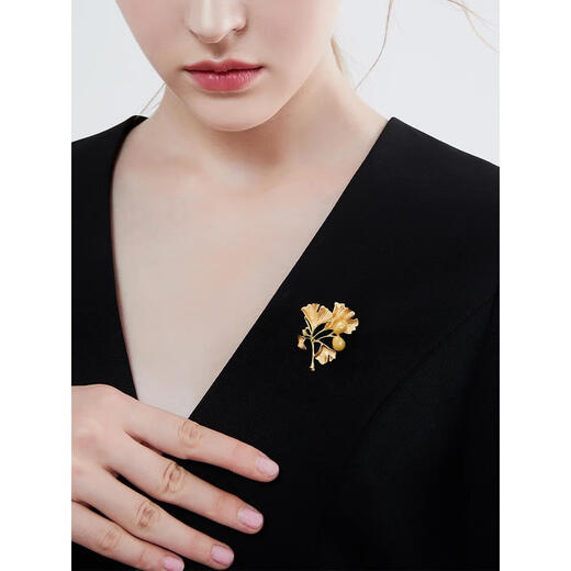 SAC high-end brand apricot leaf brooch, high-end women's light luxury corsage 2025 new coat suit pin accessories birthday gift for wife, mother and elders