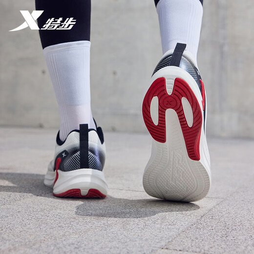 Xtep Men's Sports Cotton Shoes Running Shoes Winter Warm Cotton Anti-Slip Commuting Sports Shoes for Men Sail White/Black 43