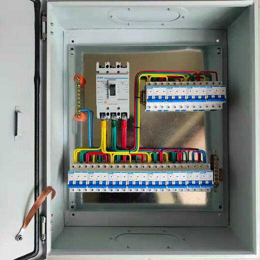 Ensemble complet personnalisé basse tension de boîte de distribution armoire d'alimentation boîte de compteur d'éclairage domestique boîte de commande électrique 380v installation de surface intérieure finie configuration triphasée 15
