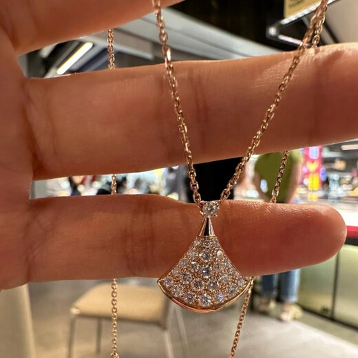 KZD Old Phoenix 18K rose gold fan-shaped necklace for women with small skirts full of stars pendant AU750 color gold clavicle chain for girls 18K rose gold fan-shaped necklace for women with small skirts full of stars