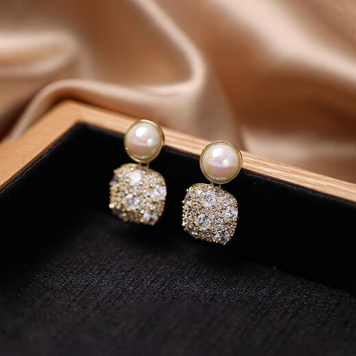 Idel Earrings Temperament Square Pearl Earrings Women's Earrings High-end Niche 2025 New Earrings Birthday Gift E4100 Rhinestone Square Earrings