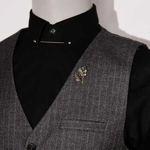 This gentleman's men's brooch, retro business suit brooch, men's personalized high-end gentleman's suit corsage gift for friends, retro leaf brooch, old silver