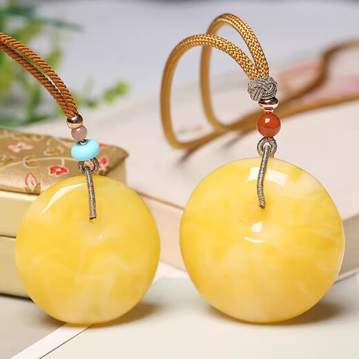 Nine-color cloud chicken oil yellow beeswax pendant amber safety buckle for men and women couples trendy 2025 princess buckle necklace pendant beeswax princess buckle BZ8620
