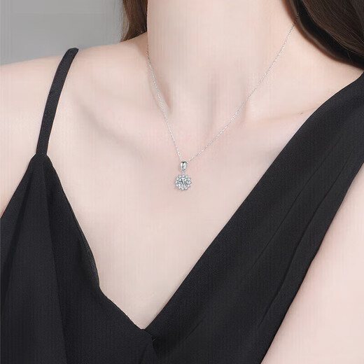 Ji Sifan Light Luxury Brand Fashion Accessories Light Luxury Fashion Women's Moissanite Necklace Clavicle Chain Pendant Jewelry Valentine's Day One Carat Snowflake Necklace Exclusive Gift Box