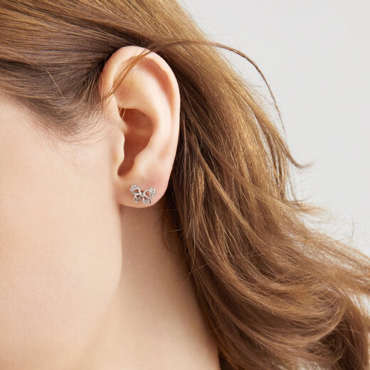 Chow Sang Sang Pt950 platinum bow earrings pair 91475E pricing