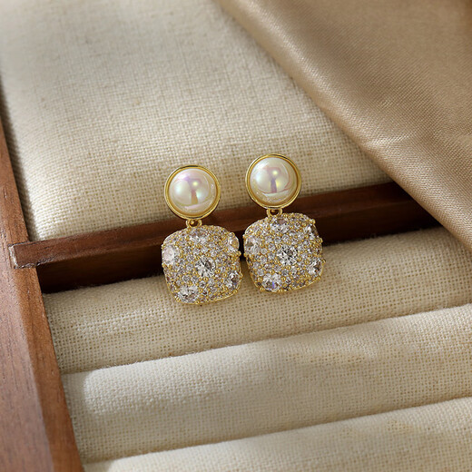 Idel Earrings Temperament Square Pearl Earrings Women's Earrings High-end Niche 2025 New Earrings Birthday Gift E4100 Rhinestone Square Earrings