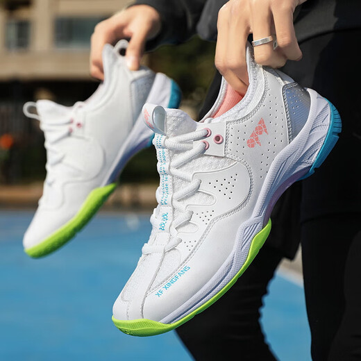 
New badminton shoes for men and women couples, anti-slip shock absorption professional competition sports shoes breathable tennis professional training 8210 white powder 40