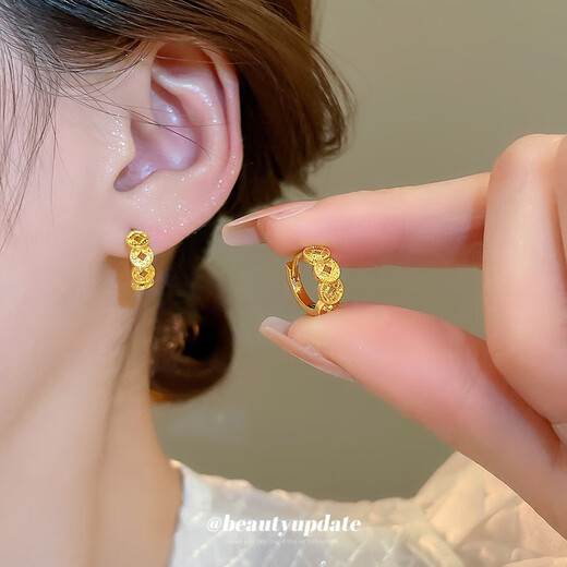 18k real gold electroplated copper coin round earrings, retro exquisite earrings, feminine and versatile earrings, light luxury and high-end sense. Earrings - gold (18k real gold electroplating)