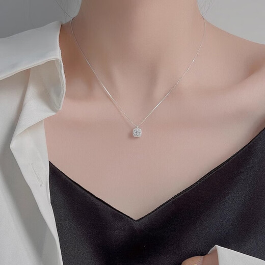 Yuebu quality platinum pendant French jewelry sugar cube PT950 platinum gold necklace for women light luxury mass sugar cube platinum gold