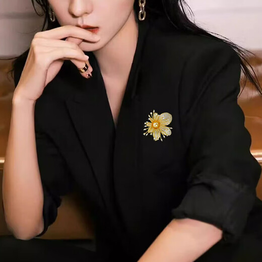 BJYL temperament brooch high-end exquisite fashion dinner corsage high-end light luxury suit coat pin clothing accessories women's gold flower brooch