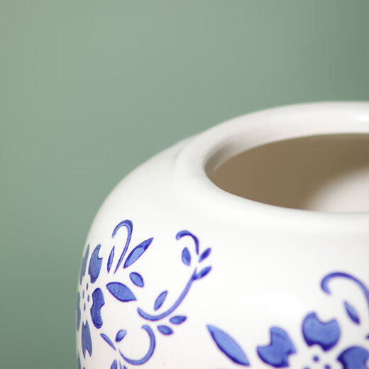 Love has been filled with sugar New Year's Day gifts blue and white ceramic art vase Chinese style living room ornaments decorative artificial flowers fake flower vase