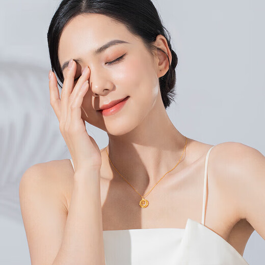 Chow Tai Fook Valentine's Day Gift Gold Necklace Women's Pure Gold Möbius Pendant Dreamweaver Necklace Dreamweaver