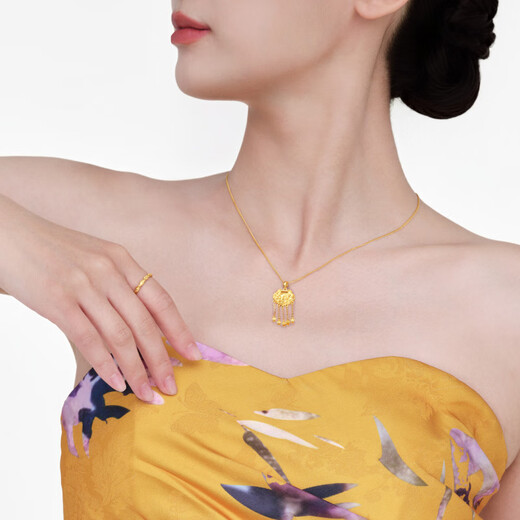 Lao Fengxiang Twist Gold Pure Gold Live Ring for Women Gift Price Twist Ring 2.21